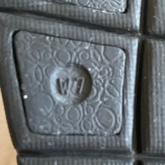 Nike Black and White Slide Sandals - Picture 9 of 13